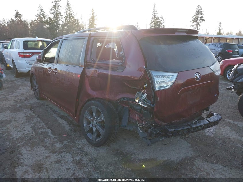 2016 Toyota Sienna Se 8 Passenger