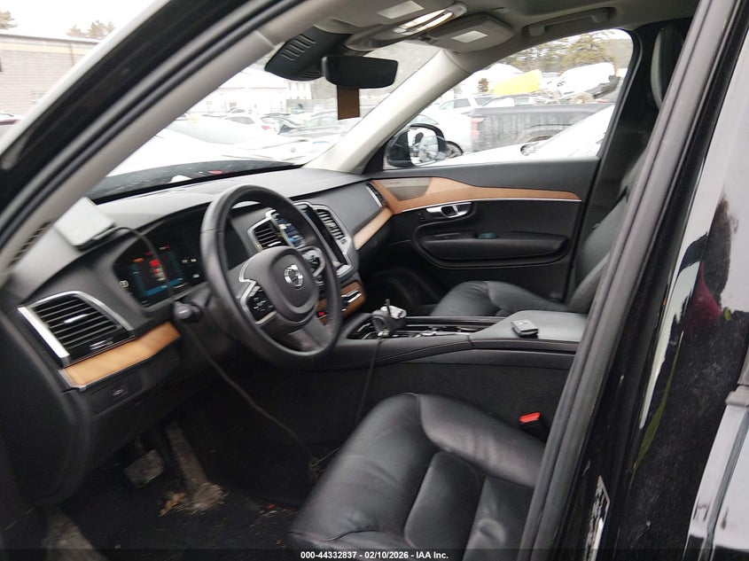 2023 Volvo Xc90 B5 Plus