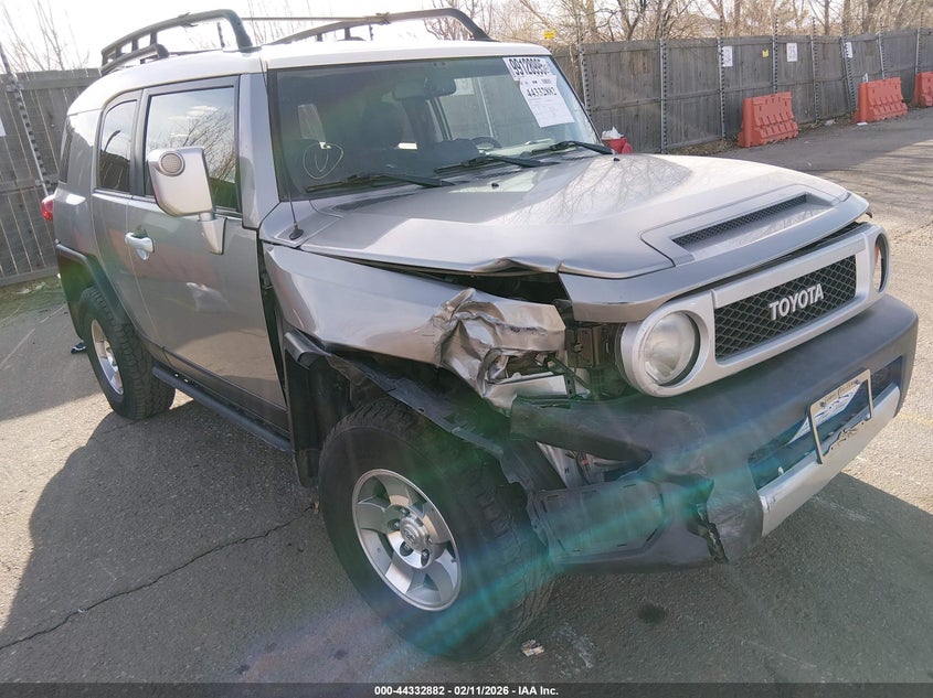 2010 TOYOTA FJ CRUISER auction photo 1