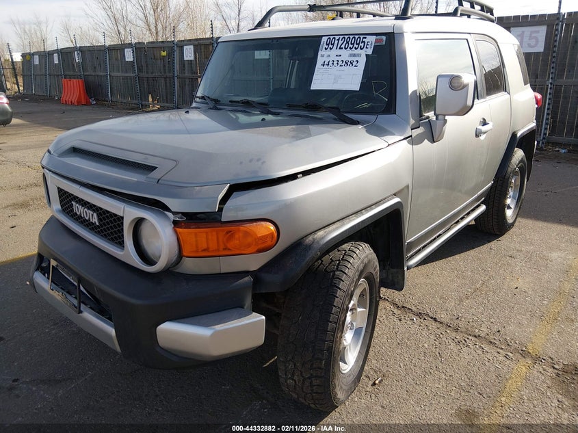 2010 TOYOTA FJ CRUISER auction photo 2