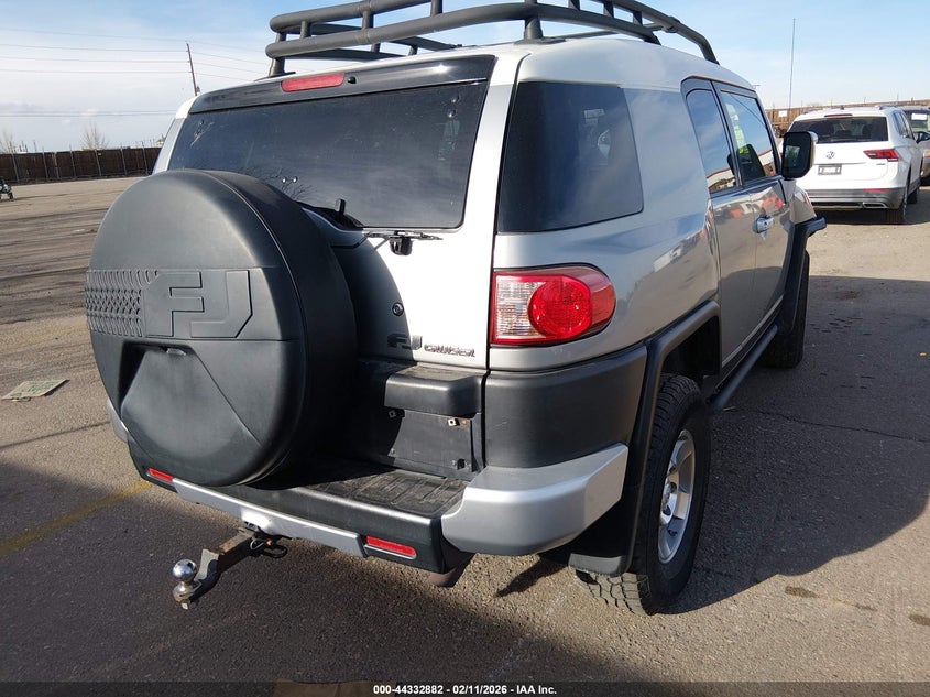 2010 TOYOTA FJ CRUISER auction photo 4