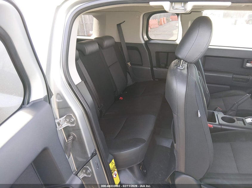 2010 TOYOTA FJ CRUISER auction photo 8