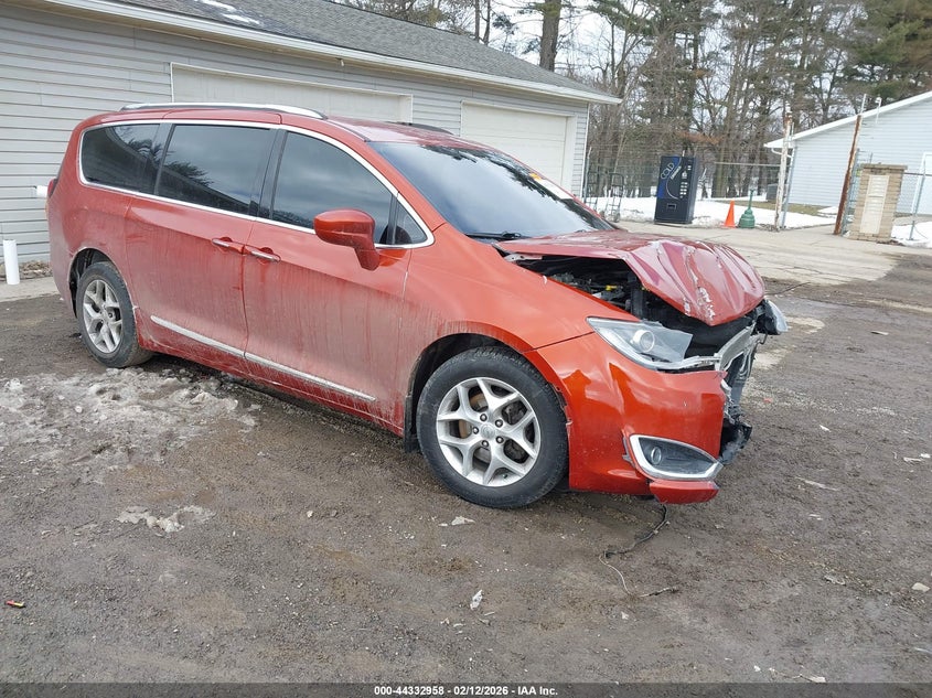2017 Chrysler Pacifica Touring-L Plus