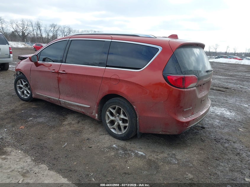 2017 Chrysler Pacifica Touring-L Plus