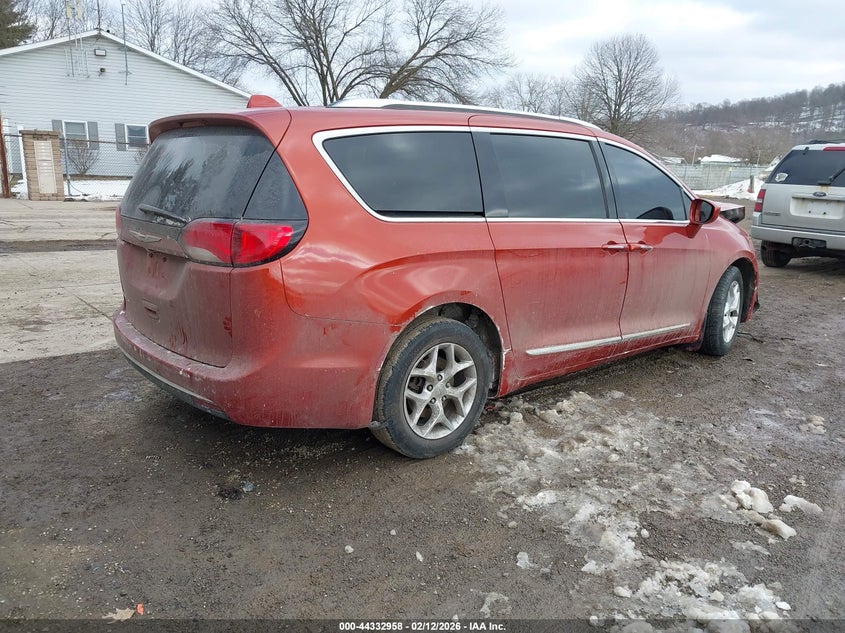 2017 Chrysler Pacifica Touring-L Plus