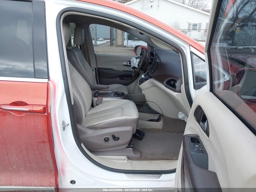 2017 Chrysler Pacifica Touring-L Plus