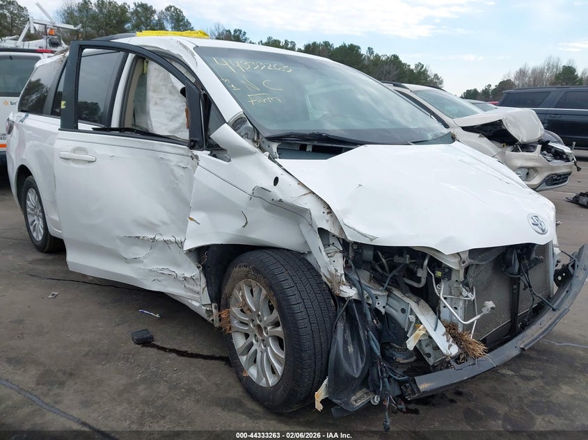 2013 Toyota Sienna Xle V6 8 Passenger