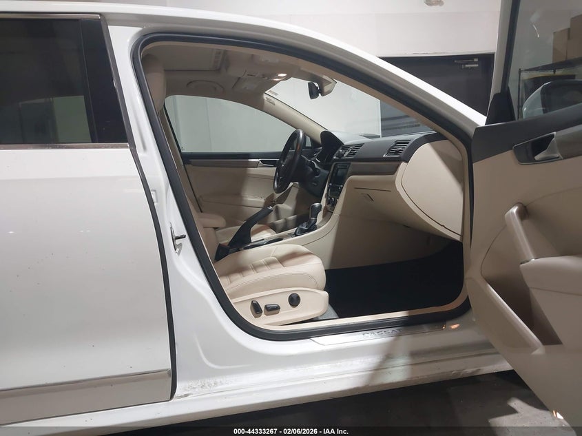 2017 Volkswagen Passat 1.8T Sel Premium