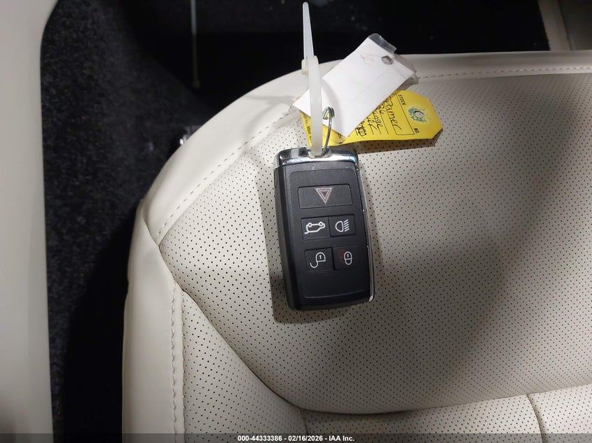 2026 Land Rover Range Rover P530 Se 7 Seat VIN: SALKPBE96TA345354 Lot: 44333386