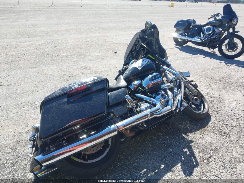 2017 Harley-Davidson Flhxs Street Glide Special VIN: 1HD1KRC14HB692852 Lot: 44333660