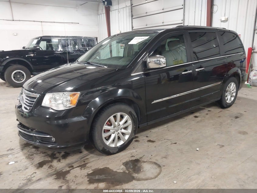 2016 Chrysler Town & Country Limited Platinum