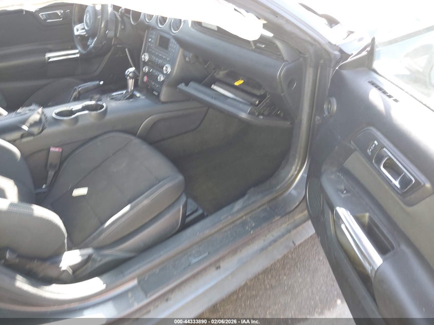 2016 Ford Mustang V6