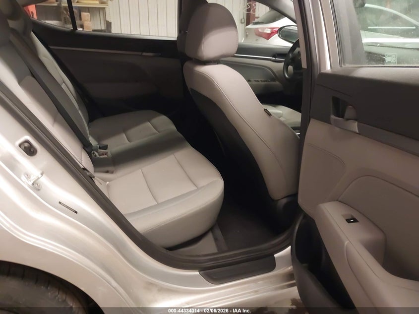 VIN 5NPD84LF2JH225414 2018 HYUNDAI ELANTRA SEL