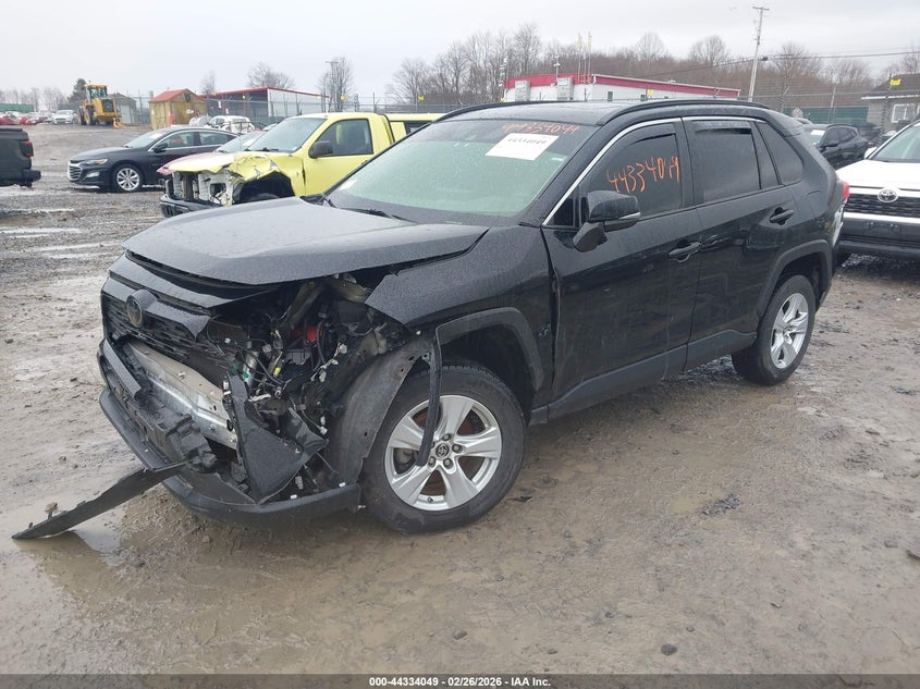 VIN JTMP1RFV0KD017461 2019 TOYOTA RAV4 XLE