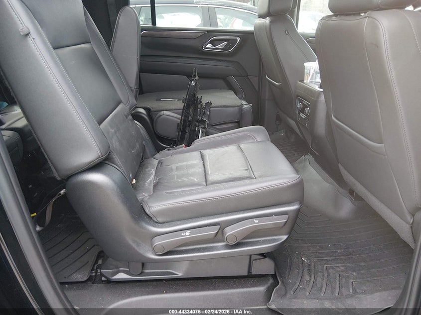 CHEVROLET SUBURBAN - zdjęcie 8