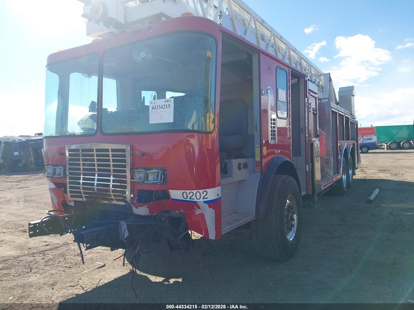 2001 HENDRICKSON FIRETRUCK auction photo 2