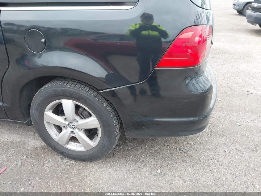 2011 Volkswagen Routan Se VIN: 2V4RW3DG5BR670821 Lot: 44334340