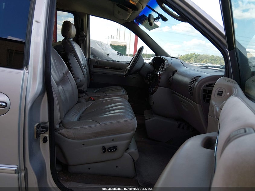 2000 Chrysler Town And Country