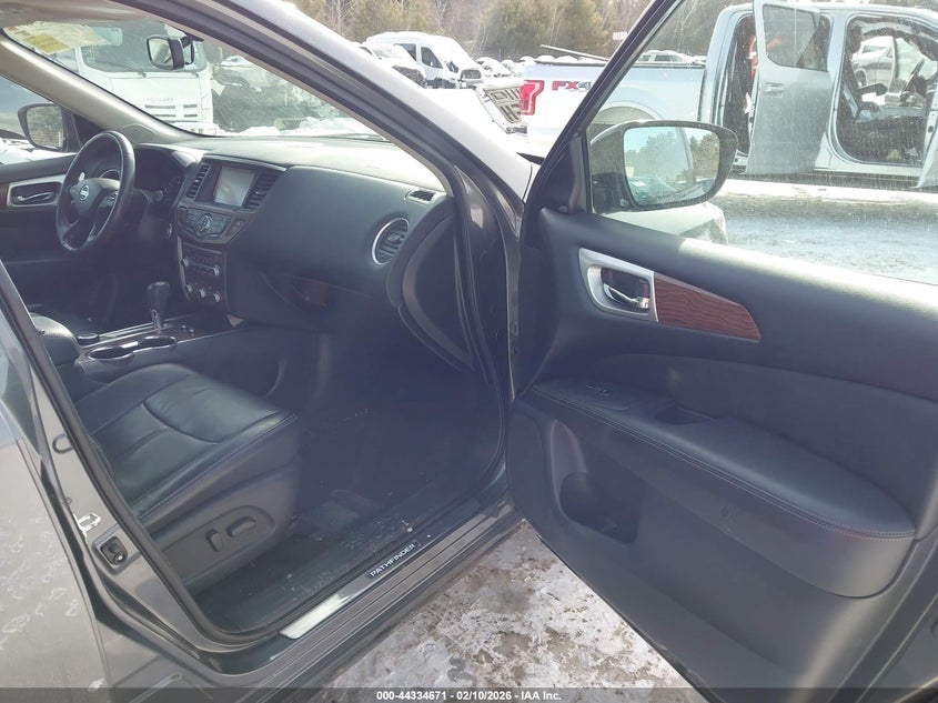 2017 Nissan Pathfinder Platinum