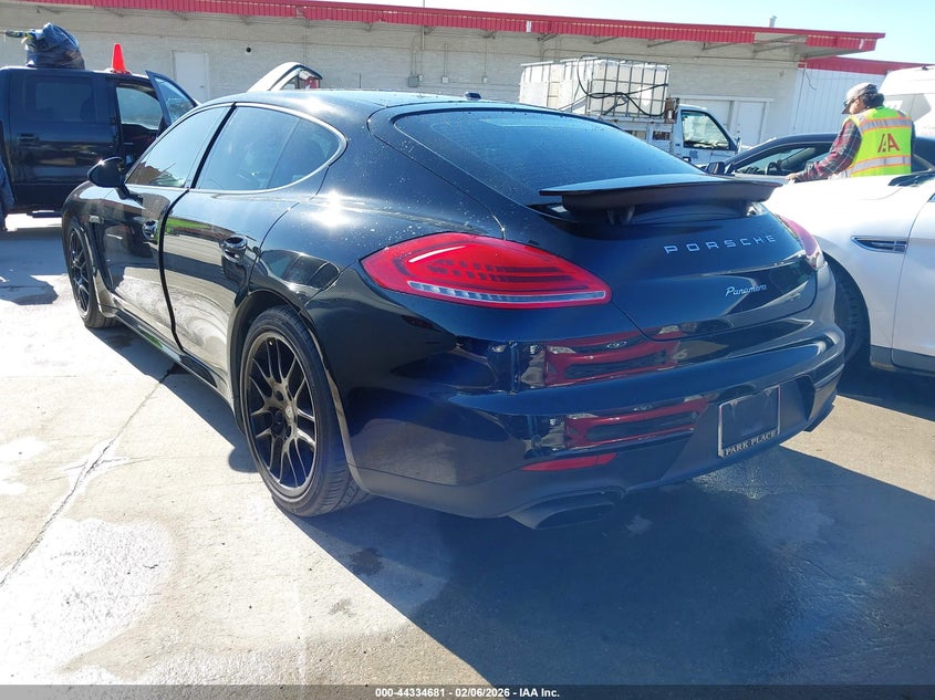 2014 Porsche Panamera 2/4
