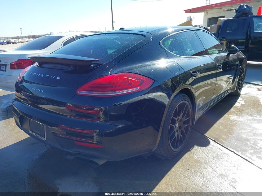 2014 Porsche Panamera 2/4