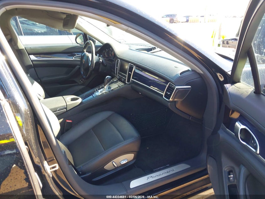 2014 Porsche Panamera 2/4
