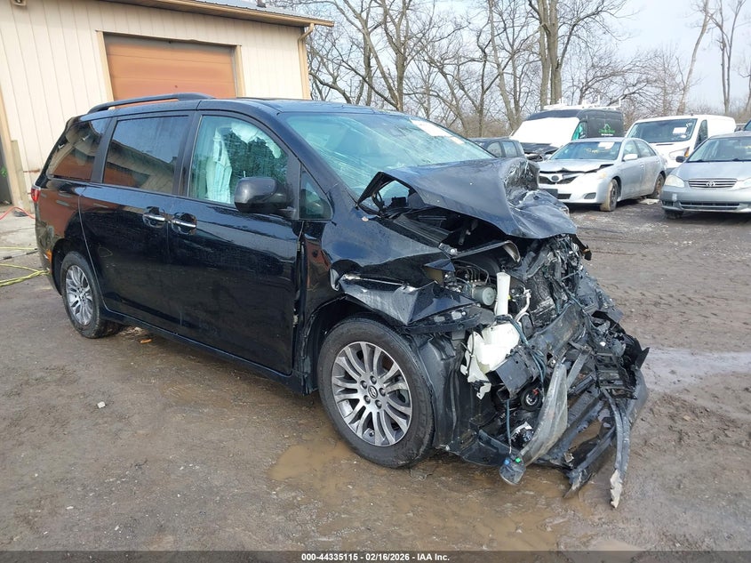 2018 Toyota Sienna Xle 8 Passenger