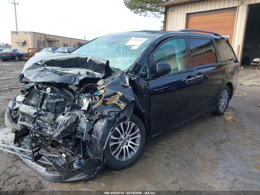 2018 Toyota Sienna Xle 8 Passenger