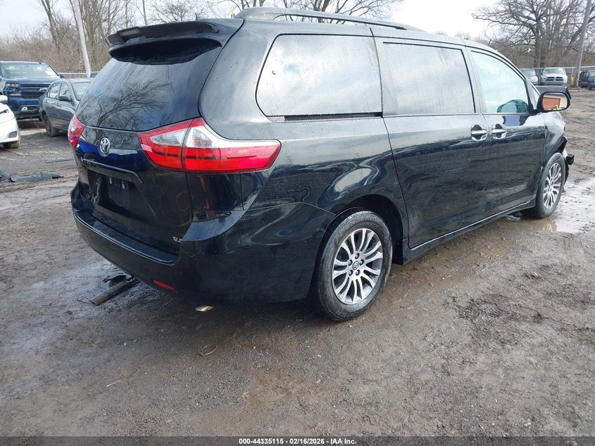 2018 Toyota Sienna Xle 8 Passenger
