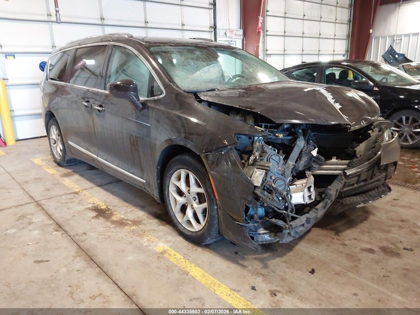 2017 Chrysler Pacifica Touring-L Plus