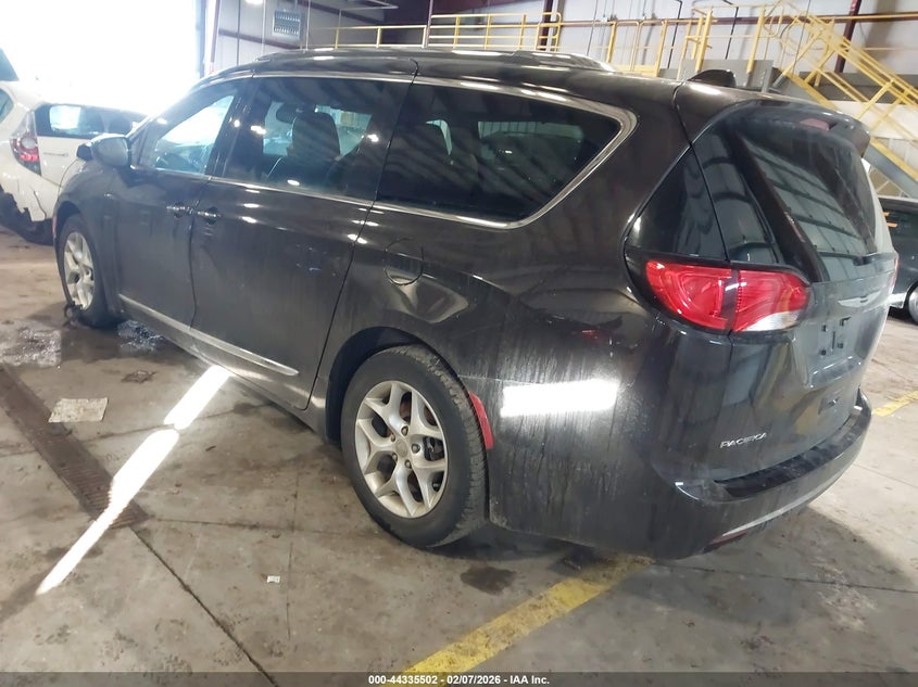 2017 Chrysler Pacifica Touring-L Plus
