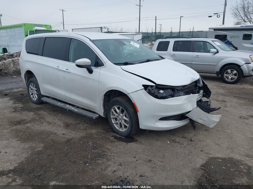Vin: 2c4rc1cg2pr617123, lot: 44831981, chrysler voyager lx 2023 img_1