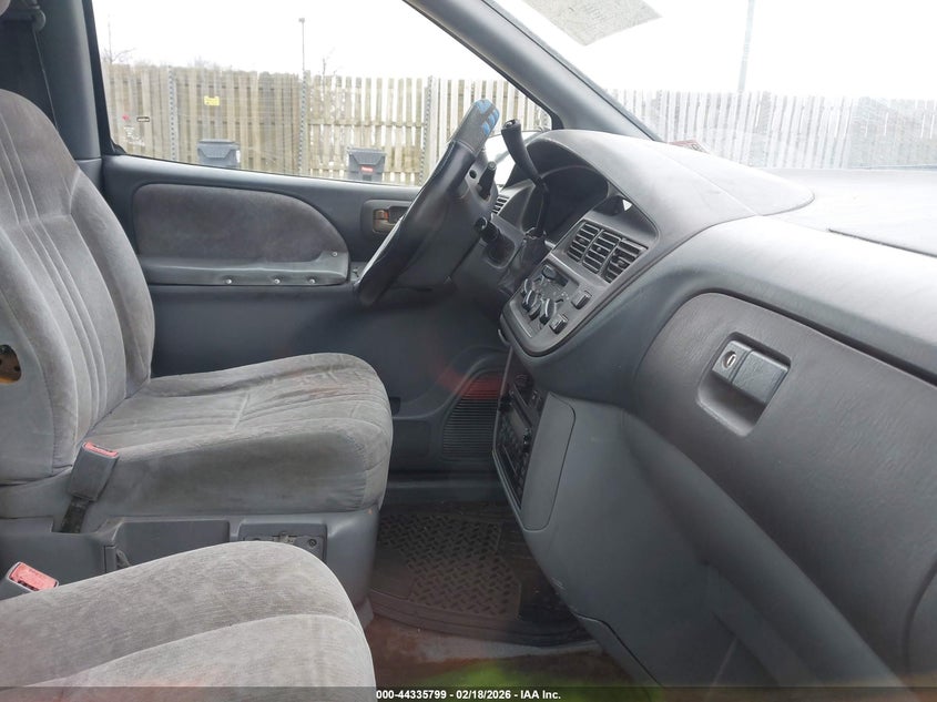 2000 Toyota Sienna Le