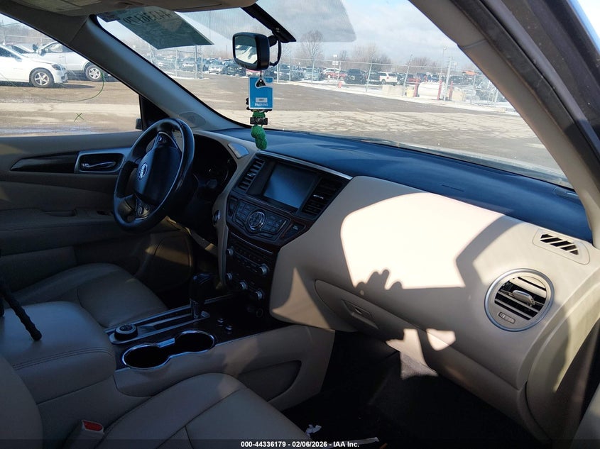 2017 Nissan Pathfinder Platinum