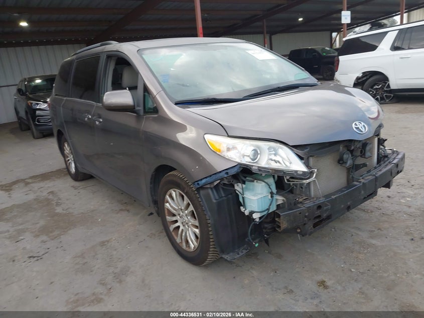 2016 Toyota Sienna Xle 8 Passenger