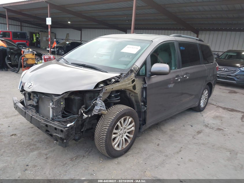 2016 Toyota Sienna Xle 8 Passenger