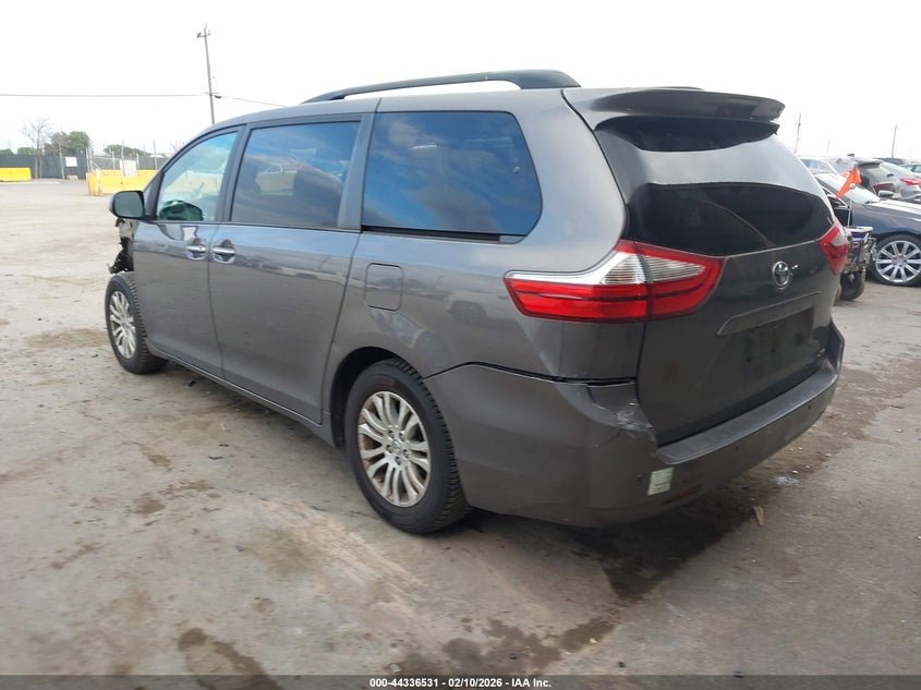 2016 Toyota Sienna Xle 8 Passenger