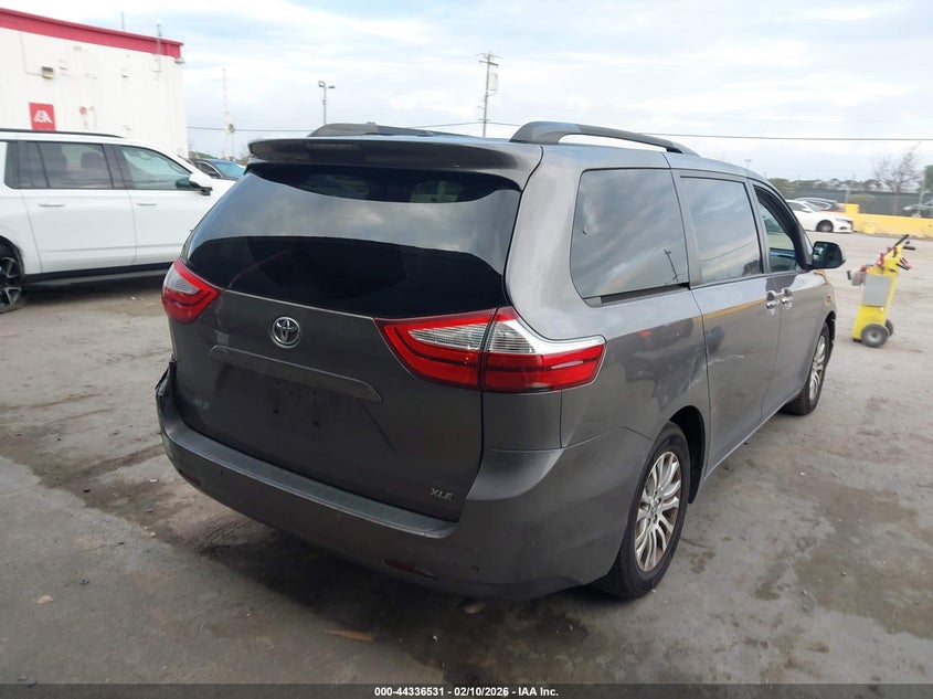 2016 Toyota Sienna Xle 8 Passenger