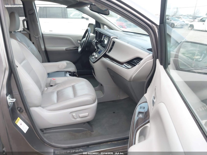 2016 Toyota Sienna Xle 8 Passenger