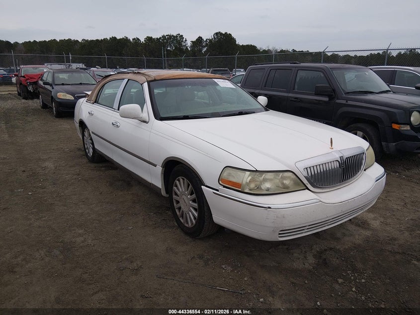 1LNHM81W05Y658477 2005 Lincoln Town Car Signature auction photo 1