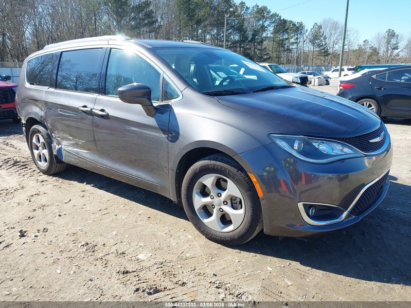 2017 Chrysler Pacifica Touring-L Plus