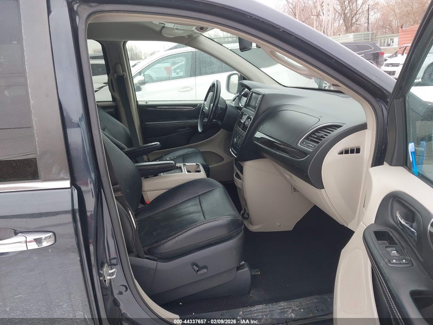 2013 Chrysler Town & Country Touring-L