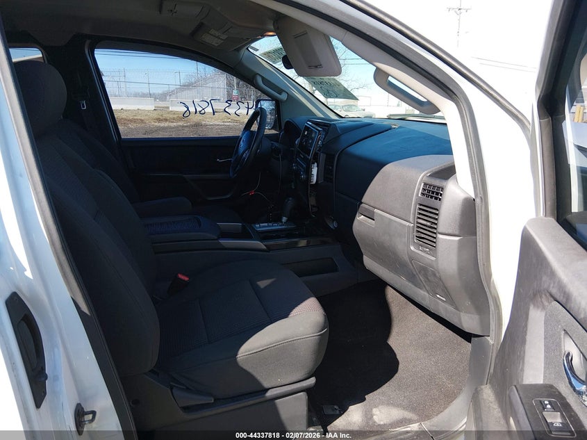 2015 Nissan Titan Sv