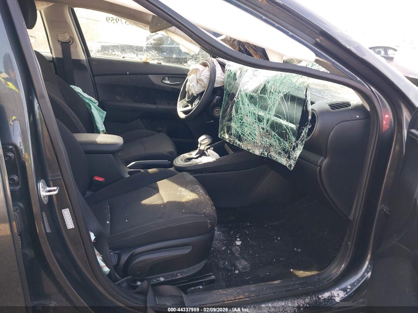 VIN: 3KPF24AD5LE173179 2020 KIA FORTE LXS