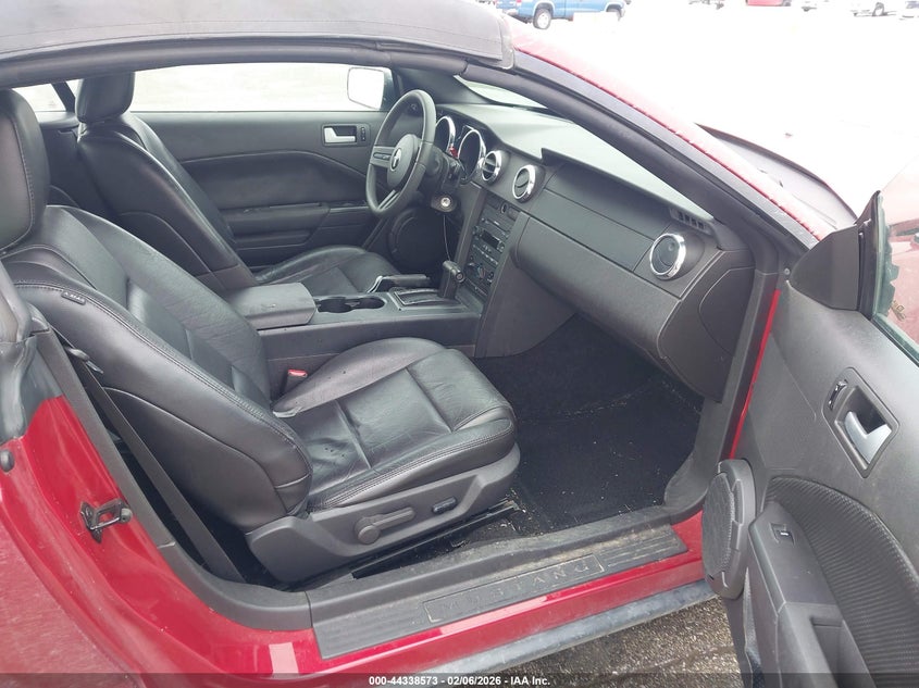 2007 Ford Mustang V6 Deluxe/V6 Premium