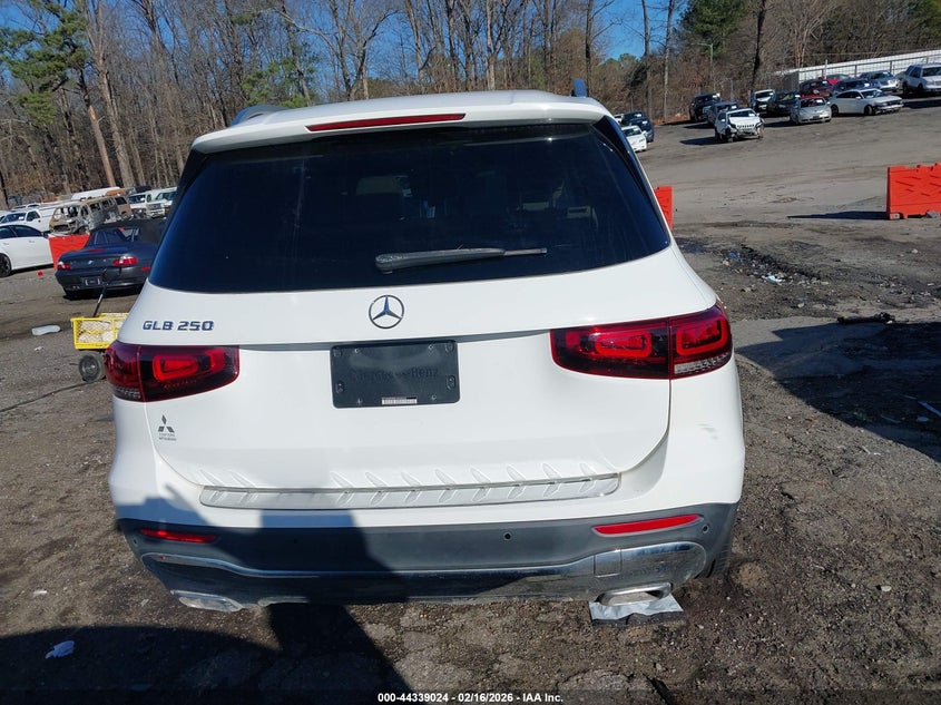 2020 MERCEDES-BENZ GLB 250 — Фото 17
