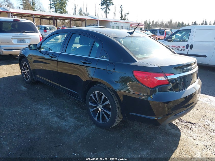 2013 Chrysler 200 Touring