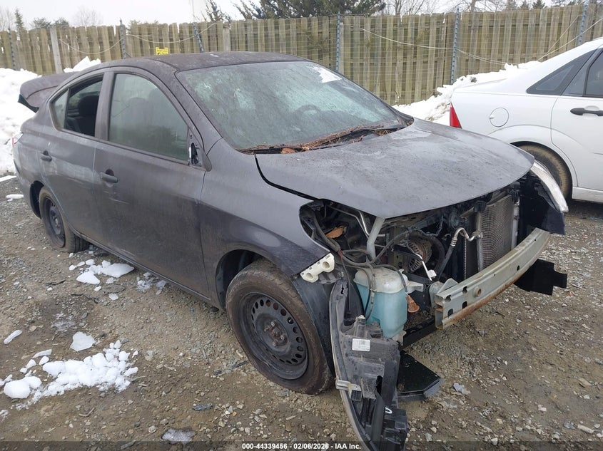 2015 Nissan Versa 1.6 S+