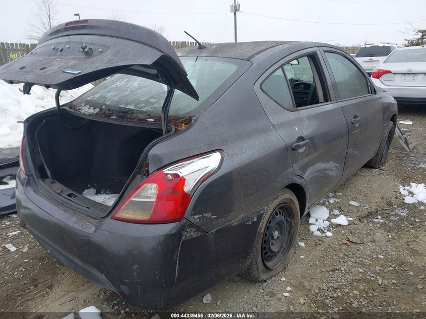 2015 Nissan Versa 1.6 S+