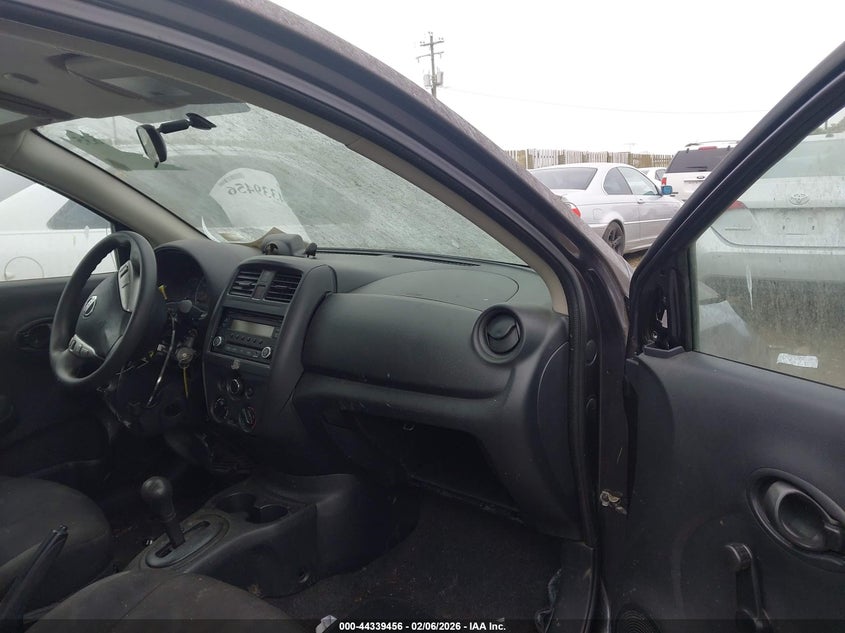 2015 Nissan Versa 1.6 S+